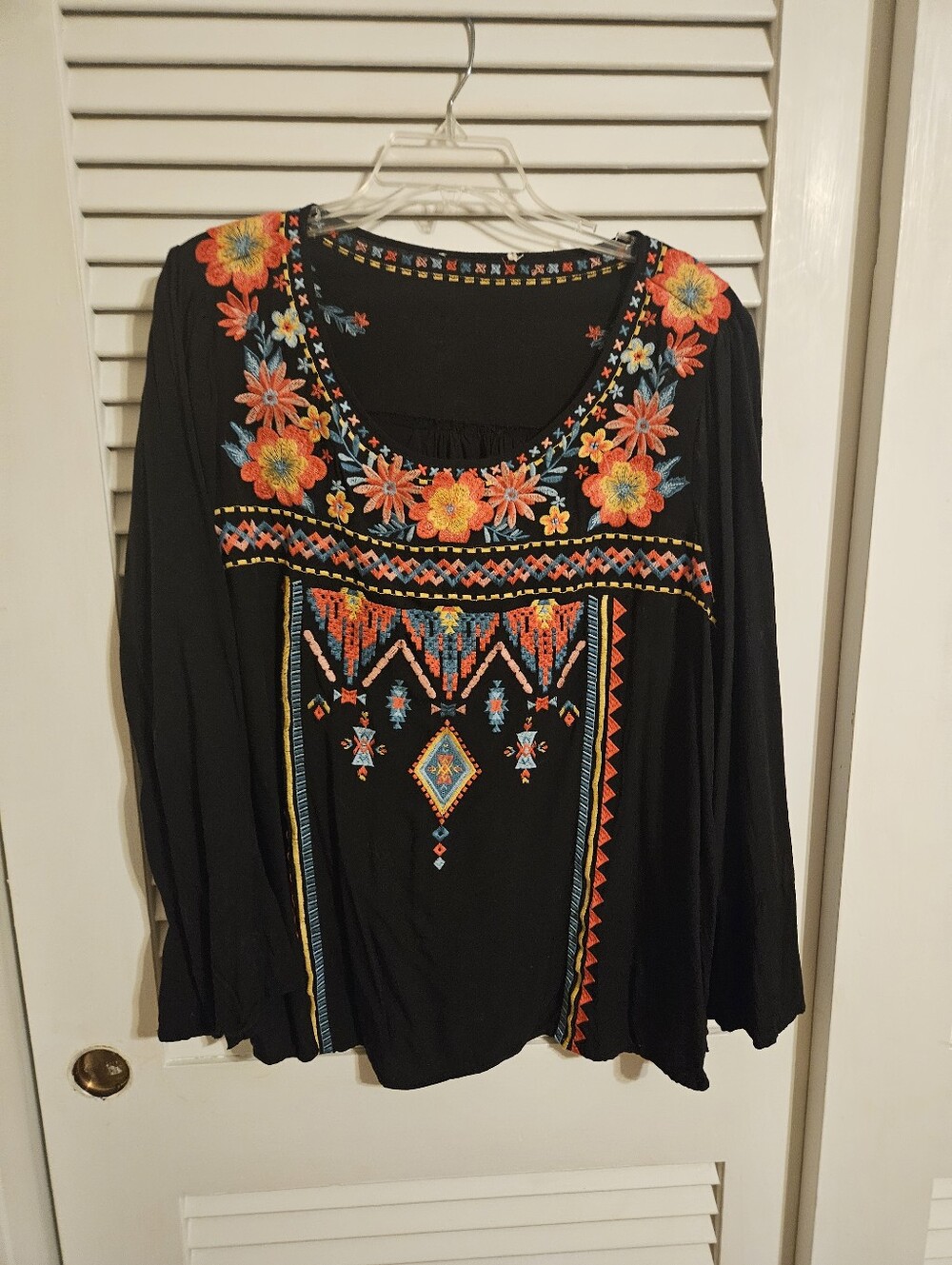 Women’s Black Embroidered Floral Boho Top Size 1x